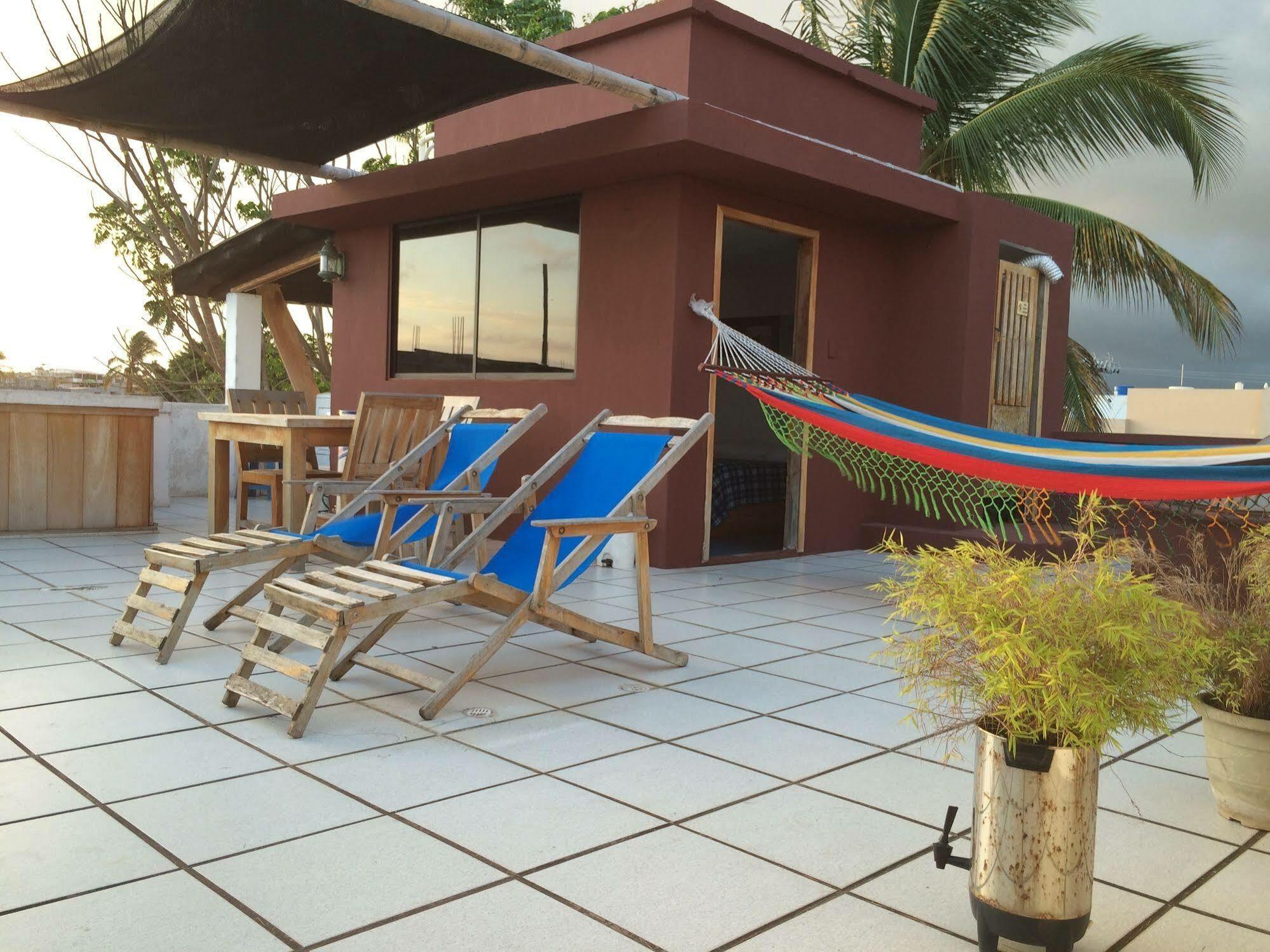 Galapagos House Hostel 阿约拉港 外观 照片